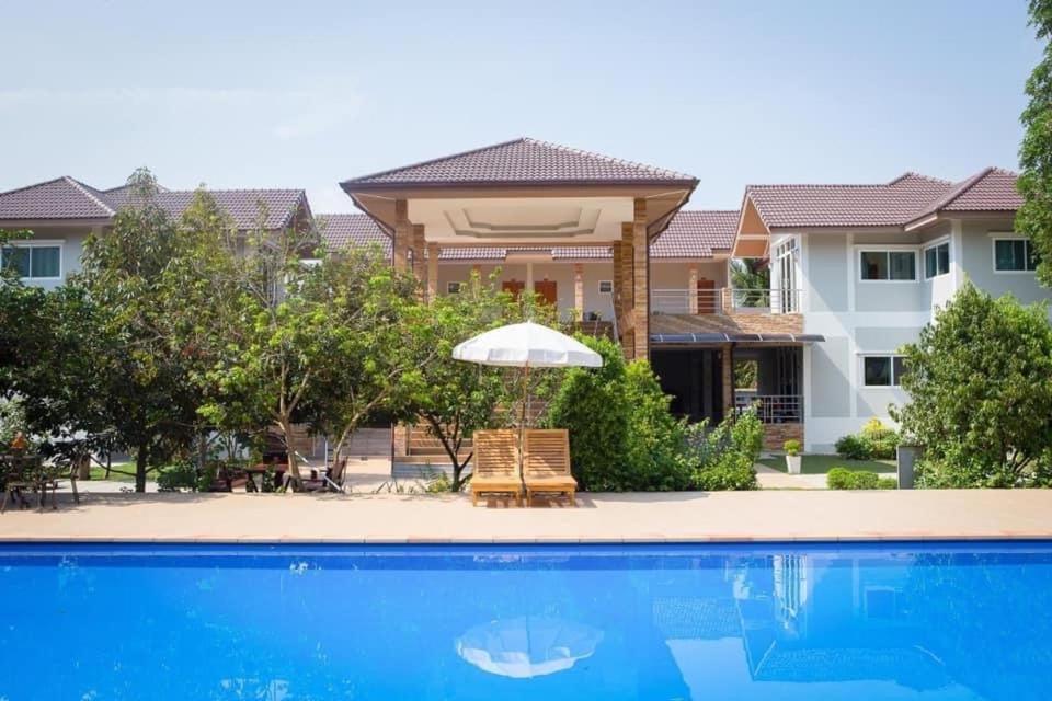 Baan Suan Khun Yaiy Hotel Ban Wang Takhrai Exterior photo